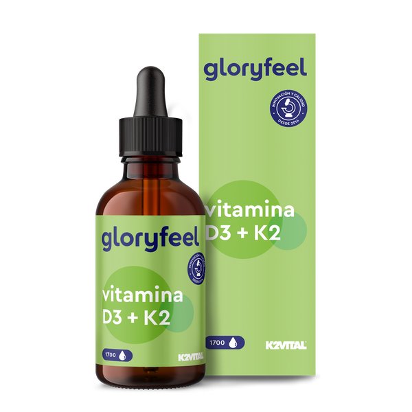 Un frasco y una caja de Vitamina D3/K2 en gotas de GloryFeel GmbH España. El frasco ámbar tiene un gotero negro, ideal para reforzar el sistema inmunitario. La caja verde muestra la marca y texto en inglés y español.