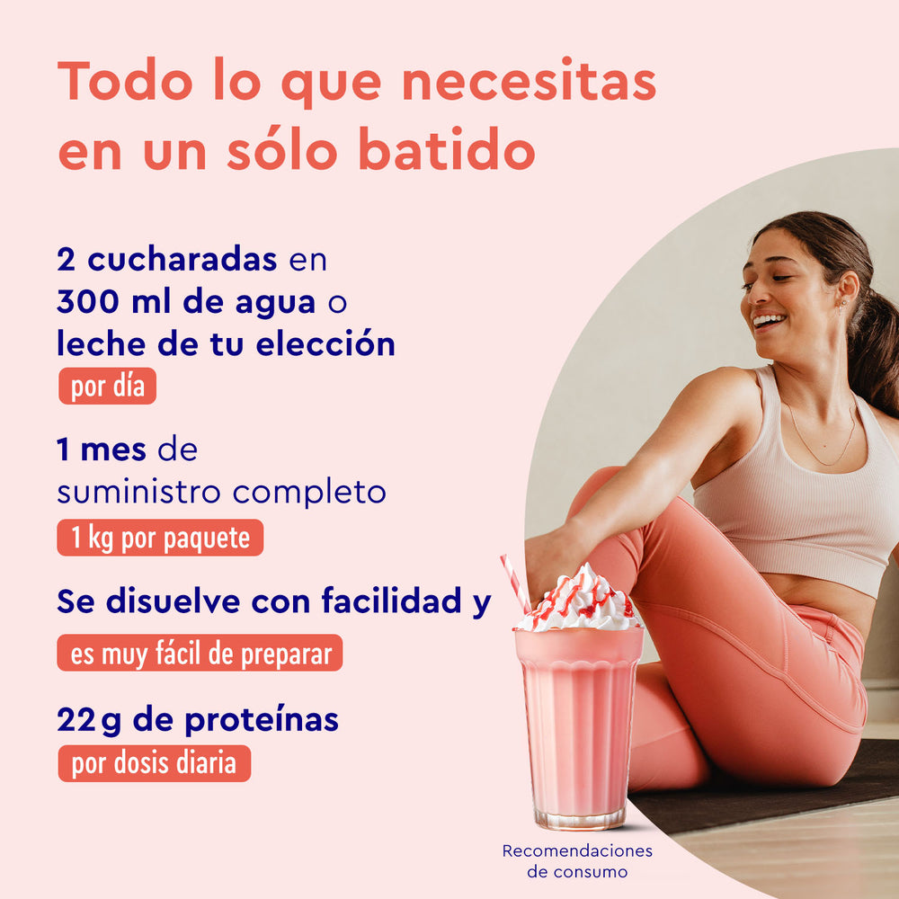 Una mujer sentada con las piernas cruzadas, sonriendo junto a un vaso de batido rosa. El texto destaca los beneficios: Proteina Berry Joy - Sabor de fresa de gloryfeel GmbH España ofrece 22 g de proteína por ración con 2 cucharadas en 300 ml de agua o leche, se disuelve fácilmente y proporciona un suministro para un mes.