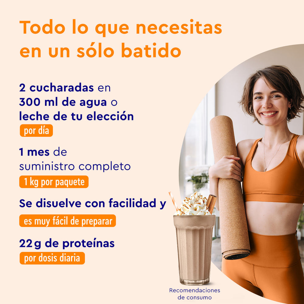 Una mujer sonriente con ropa deportiva sostiene una esterilla de yoga. El texto detalla los beneficios de Proteina Cinnamon Love de gloryfeel GmbH España: fácil de preparar, se disuelve bien, aporta 22 g de proteína por dosis y dura un mes.