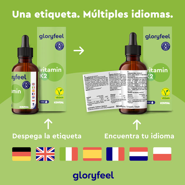 La Vitamina K2 Gotas de GloryFeel GmbH España se presenta en un frasco y envase con etiquetas multilingües que muestran las banderas del Reino Unido, España, Alemania, Francia, Italia, Dinamarca y Países Bajos. Es esencial para la formación de los huesos y crucial en el proceso de coagulación sanguínea.