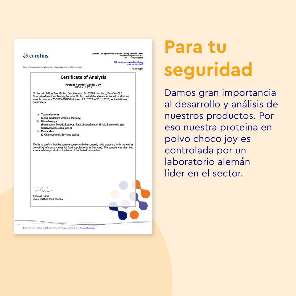 El certificado de análisis incluye texto en español sobre la seguridad y el control de calidad de Proteina Vanilla Joy de gloryfeel GmbH España. El fondo presenta un diseño beige y amarillo con puntos decorativos.
