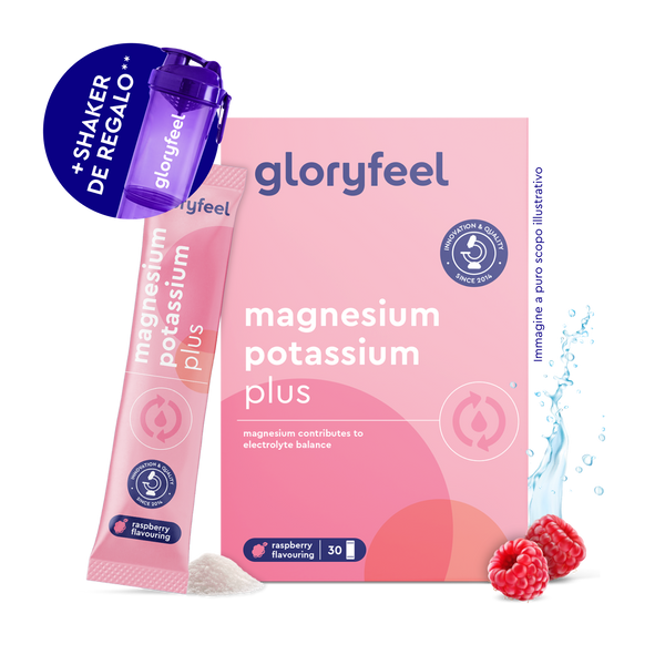 Magnesio Potasio Sticks Frambuesa de gloryfeel GmbH España: caja con bolsita, polvo suelto, dos frambuesas, salpicadura de agua, agitador morado. Sabor frambuesa indicado en el envase.