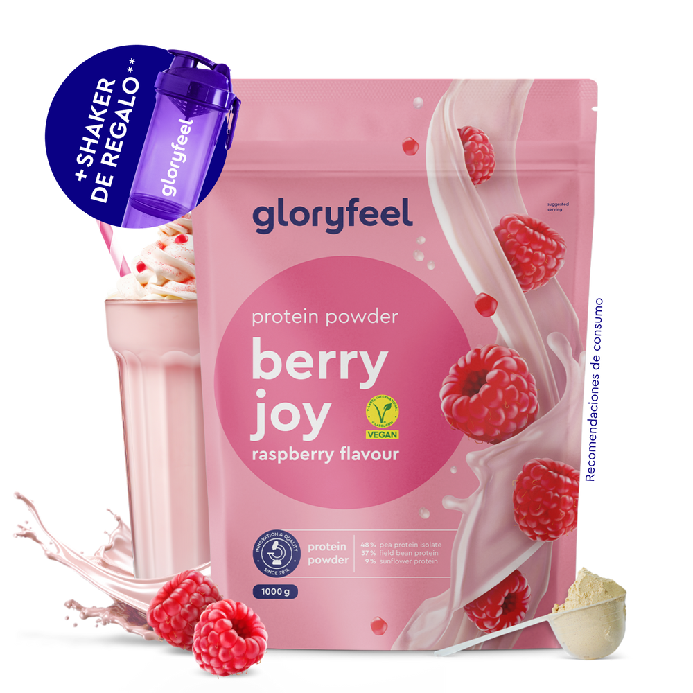 Bolsa rosa de Proteina Berry Joy - Sabor a frambuesa de gloryfeel GmbH España con frambuesas, un batido de proteínas de frambuesa, un cacito de polvo y una botella agitadora morada.