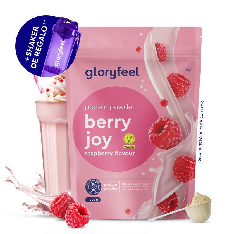 Bolsa rosa de Proteina Berry Joy - Sabor a frambuesa de gloryfeel GmbH España con frambuesas, un batido de proteínas de frambuesa, un cacito de polvo y una botella agitadora morada.