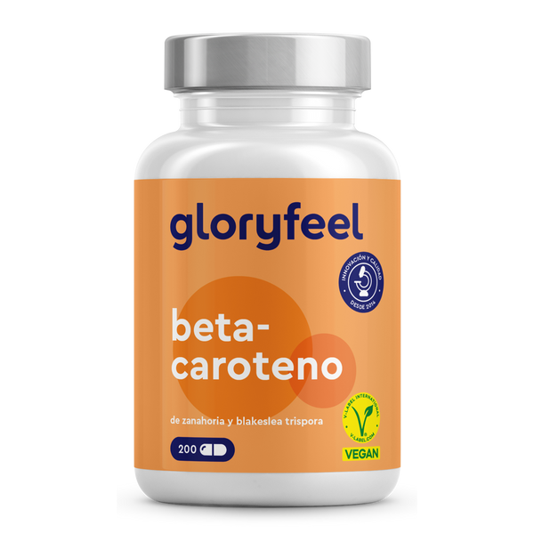 Una botella de Gloryfeel GmbH Beta-Caroteno - 200 cápsulas presenta una etiqueta naranja, es vegana y cuenta con certificaciones de calidad que la muestran como una fuente rica de carotenoides que se convierten en vitamina A.