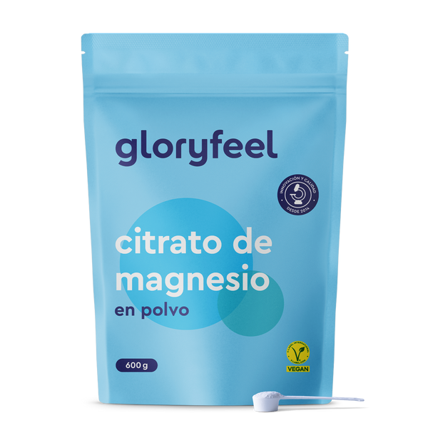 Sobre azul de Magnesio en polvo de gloryfeel GmbH España con una pequeña cuchara medidora blanca en el frente.