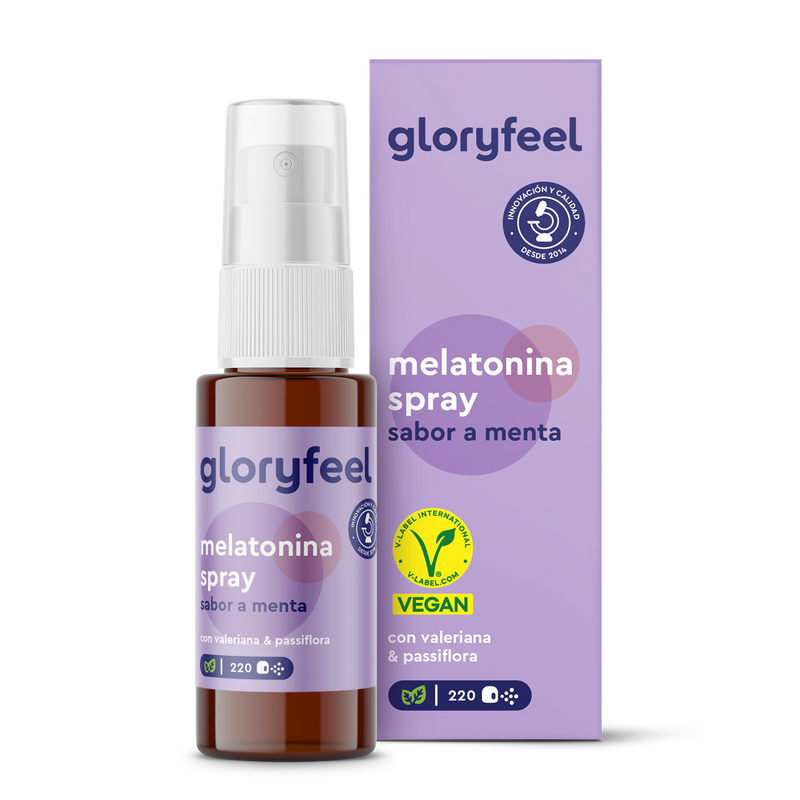 Una caja y una botella de gloryfeel GmbH Melatonina Spray, sabor menta, con melatonina natural, valeriana y pasiflora para la calidad del sueño. Etiqueta vegana, 220 dosis incluidas.