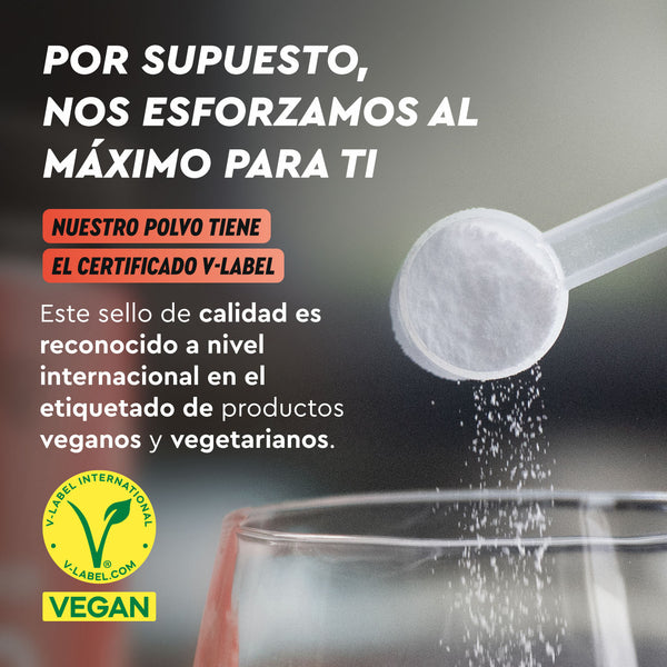 Una cuchara vierte Glutamina en polvo, de gloryfeel GmbH España, en un vaso. El texto destaca su certificación V-Label para productos veganos y vegetarianos.