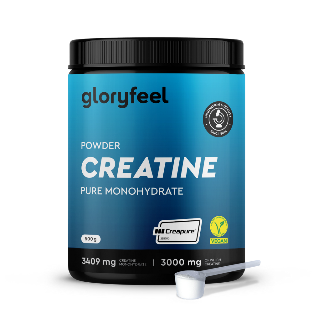 Un envase azul con la etiqueta &quot;Creatina en polvo&quot; de gloryfeel GmbH España, con una cuchara dosificadora. Contiene 500 g de polvo vegano y luce el logotipo de Creapure.
