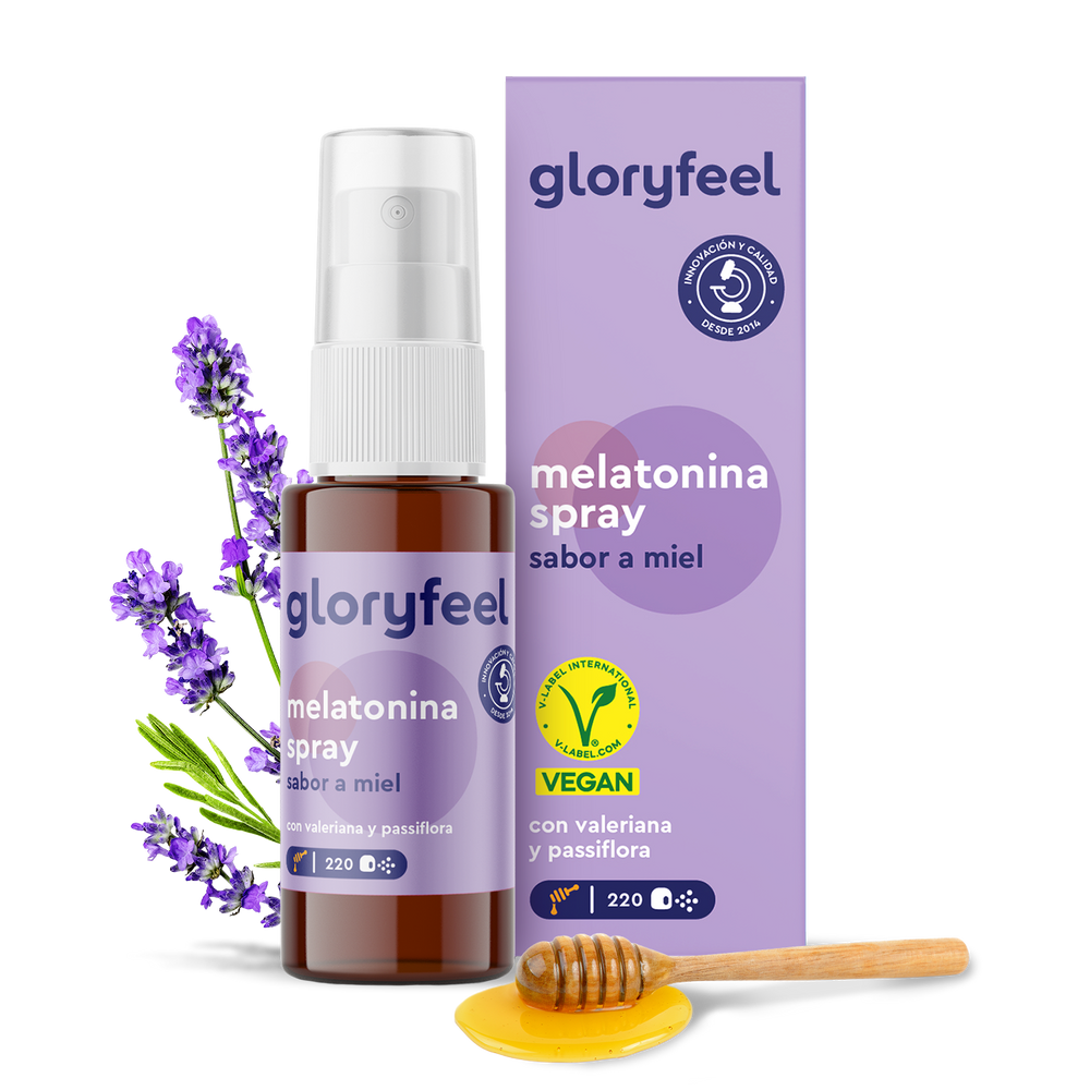 El espray de melatonina GloryFeel de GloryFeel GmbH España tiene un sabor calmante a miel y pasiflora, con certificación vegana. Con la esencia calmante de sueño reparador, combina elegantemente con lavanda y un toque de miel.