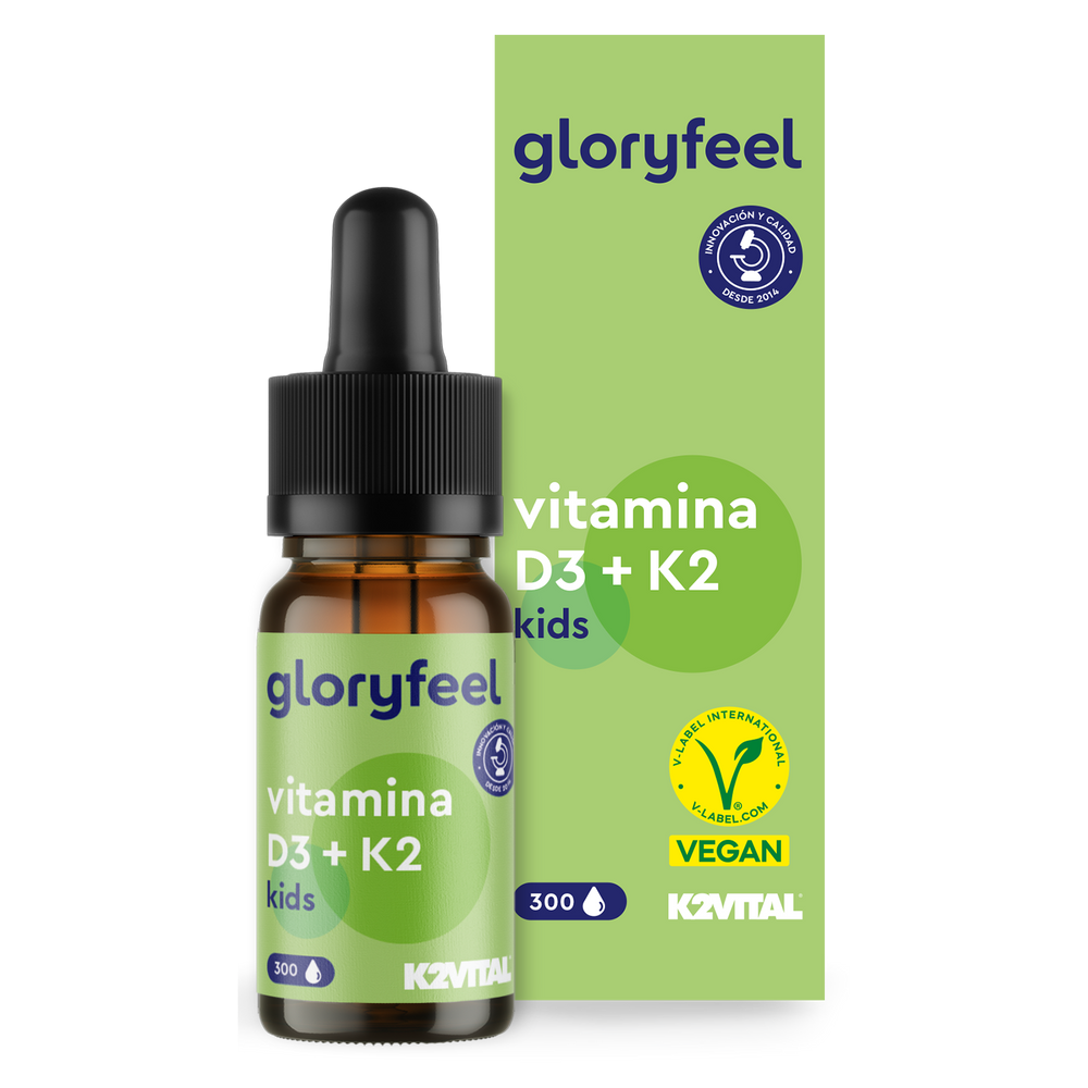El frasco gotero y el empaque de &quot;Vitamina D3 + K2 para Niños en Gotas&quot; de Gloryfeel GmbH tienen etiquetas veganas y ecológicas, proporcionando gotas esenciales para los niños.